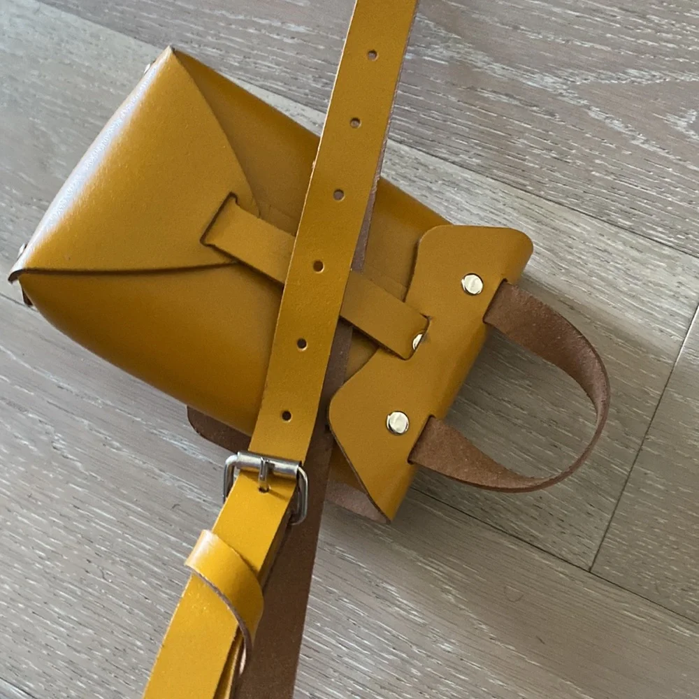 Facha Argentina yellow leather waist Belt Bag - Picture 6 of 8